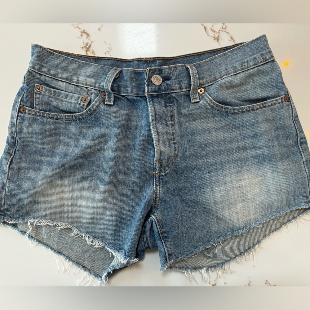Woman’s Levi cutoff Jean Shorts 501
